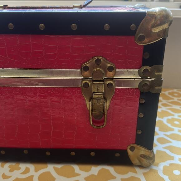 Vintage Red Buxton faux alligator and faux wood lined mini trunk/train case - Picture 6 of 16